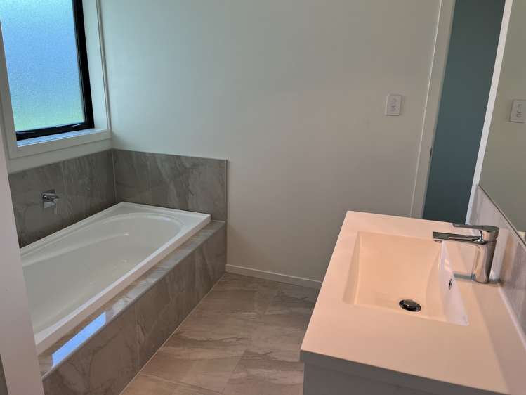 29 Cabourne Drive Glenview_17