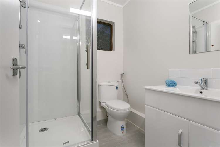 32 Windermere Crescent Blockhouse Bay_16