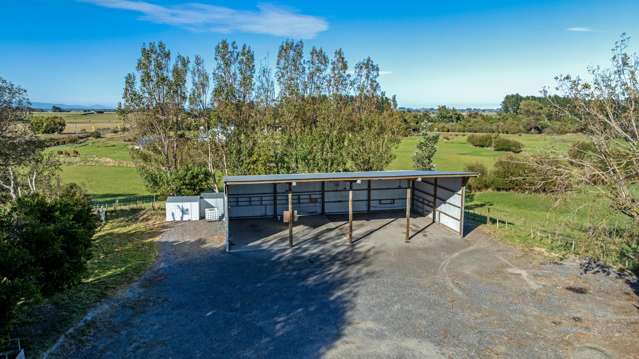 4-Bay Shedding on 7615sqm- No Covenants