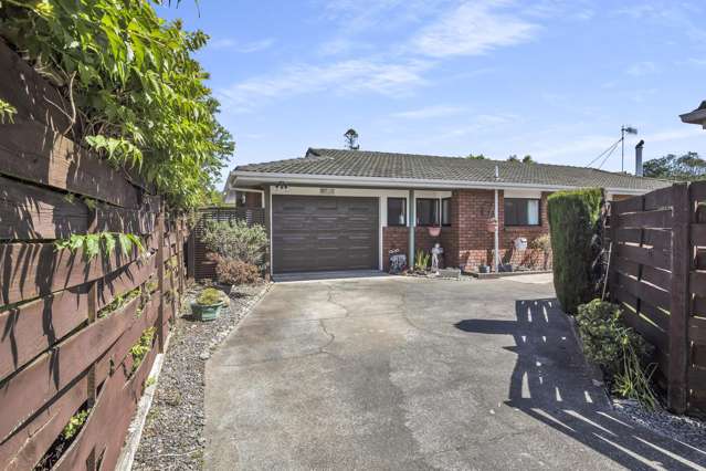 Charming Stand Alone 2 Bedroom House in Waikanae