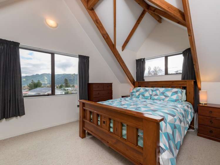 6 Monarch Grove Maoribank_6