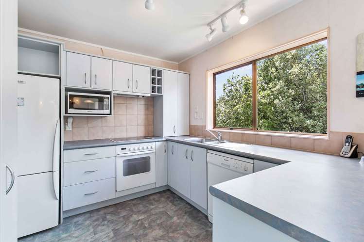 2/23 Beach Road Castor Bay_11