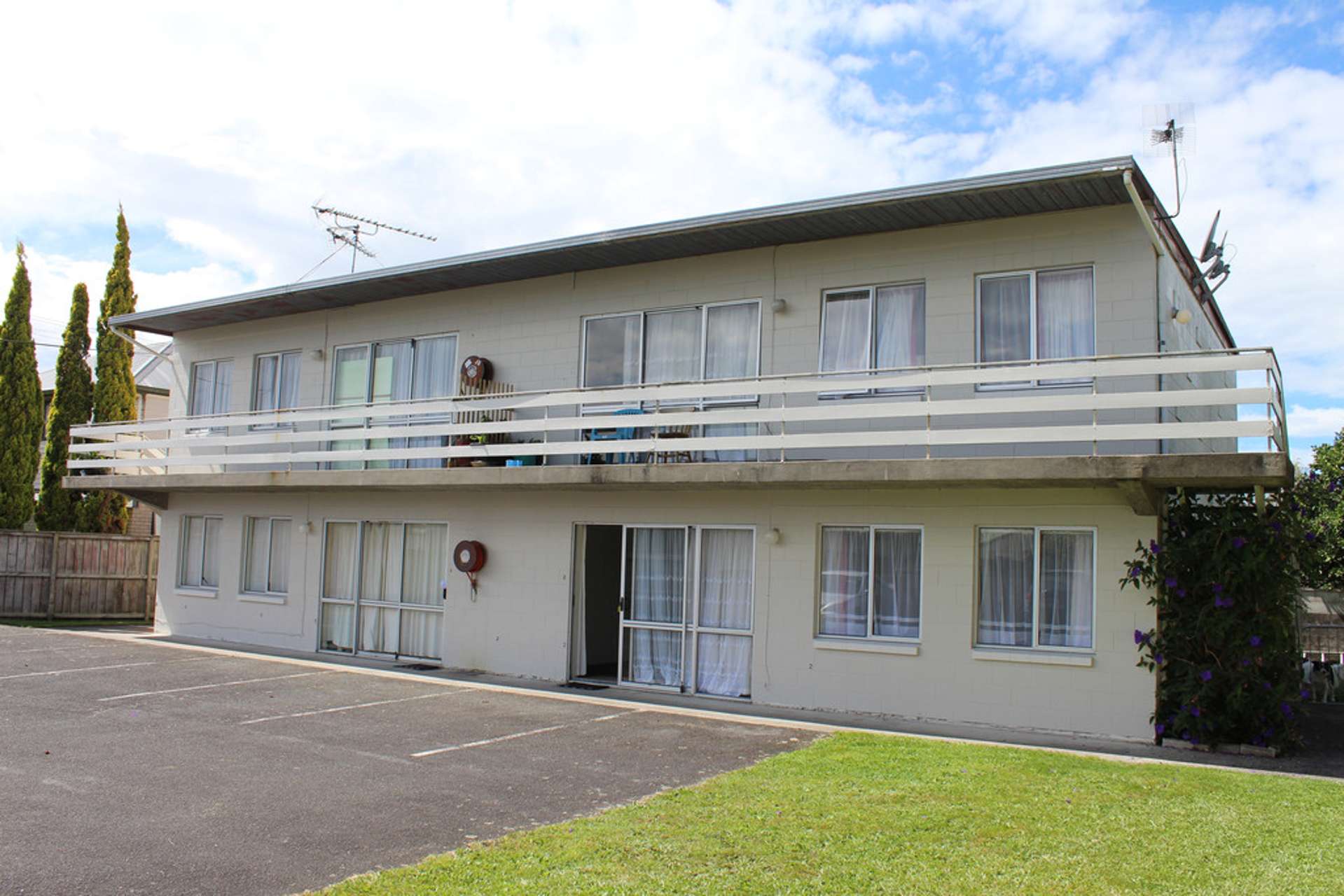 200 Old Farm Road Hamilton East_0