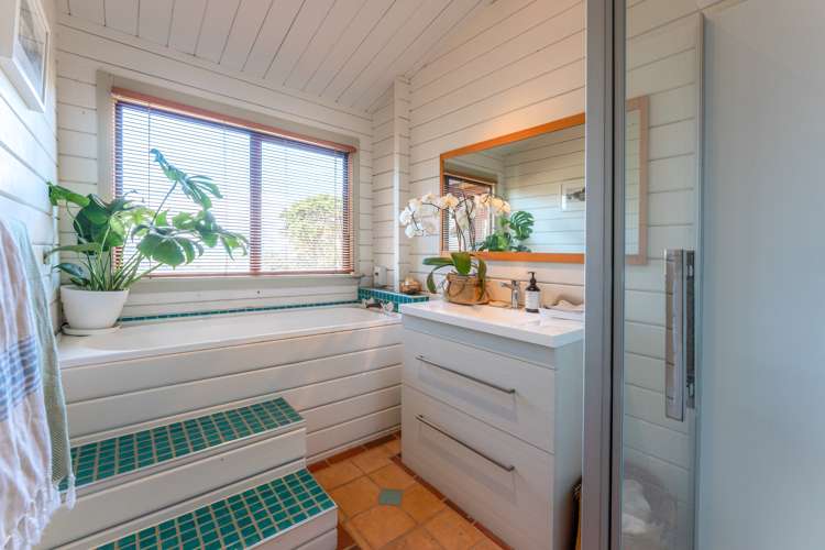 402 Orapiu Road Waiheke Island_29