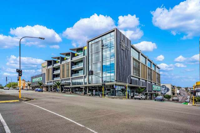 PONSONBY OFFICE WITH LARGE BALCONY