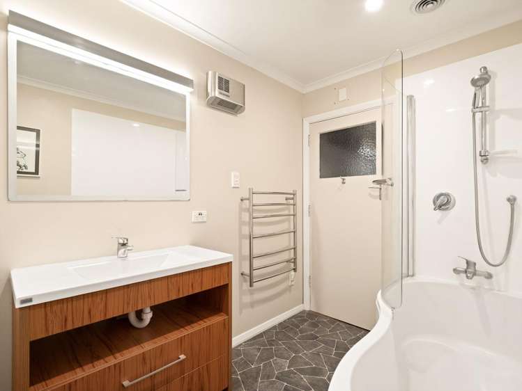 36 Easther Crescent Kew_12