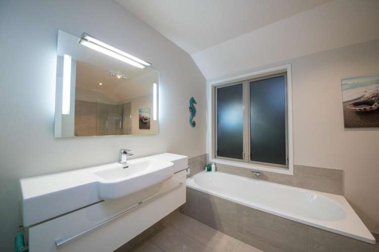 2 Grand Oaks Drive Awapuni_13