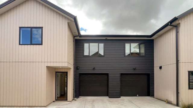 Stylish Three Bedroom Townhouse