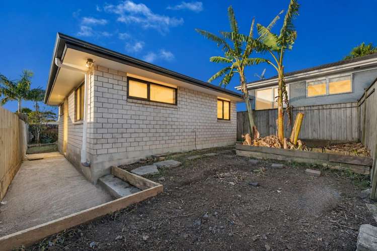 69a Solar Road Glen Eden_19