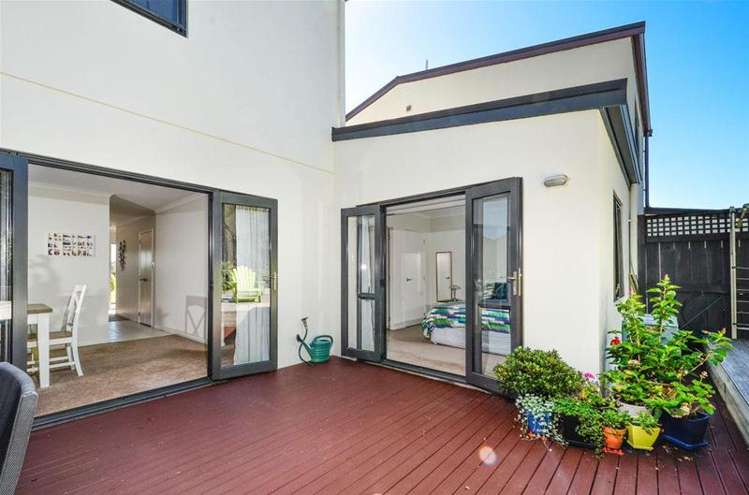 54 Provence Esplanade Te Atatu Peninsula_16