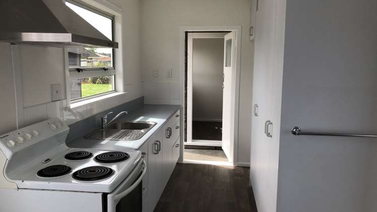 21 Churchill Avenue 10643_1