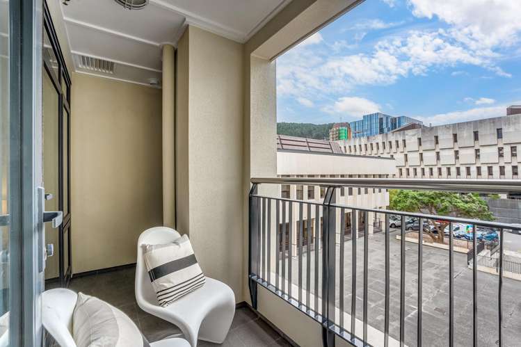 5J/42 Molesworth Street Thorndon_8