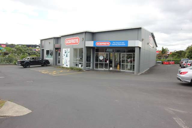 Large retail space available on Link Drive