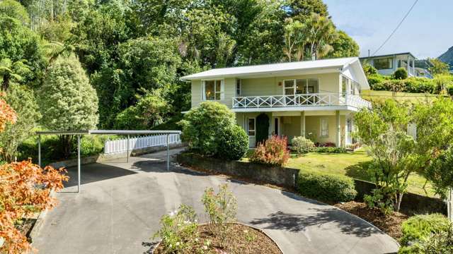 Versatile living with views & income potential