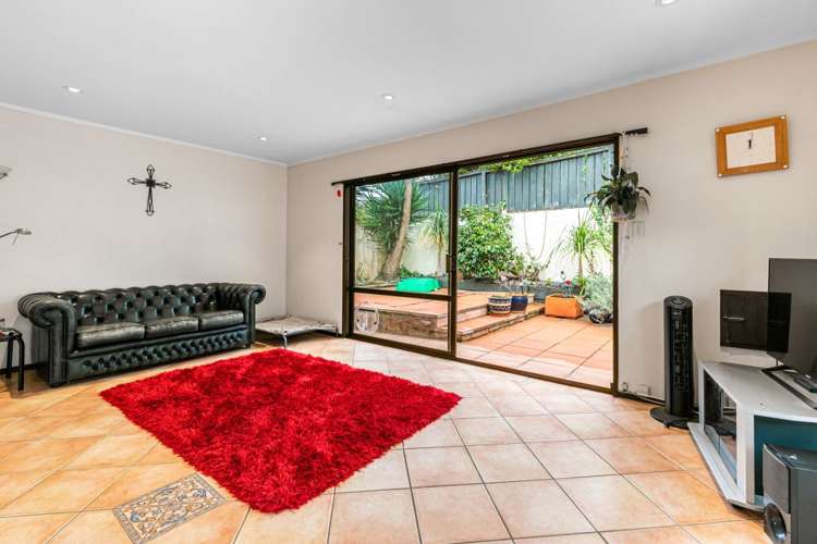 3/2 Beach Road Castor Bay_8