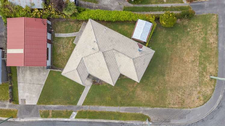 2 Lucienne Place Hillsborough_15