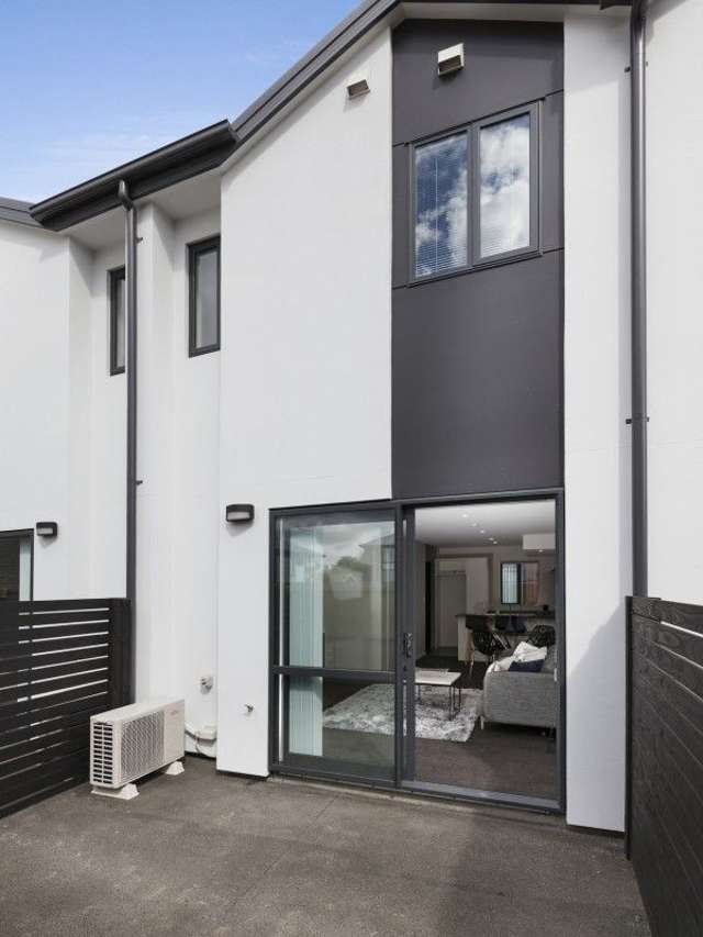 27/17 Bunyan Street Waltham_1