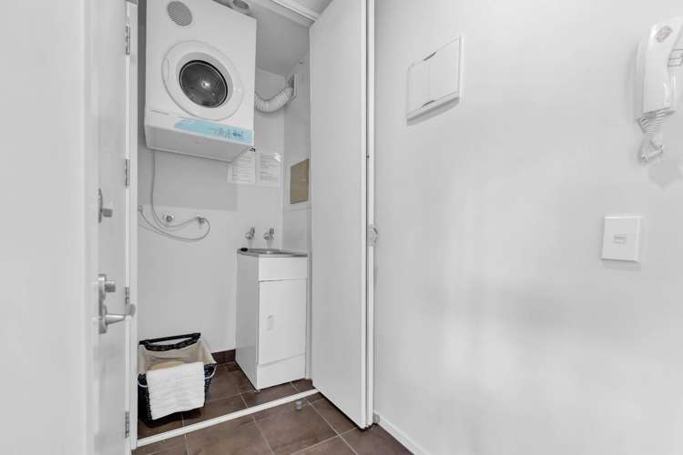 92B Michael Jones Drive Flat Bush_13