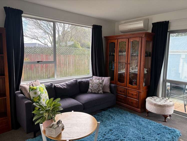2/11 Farnborough Street Aranui_2