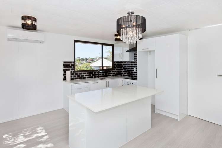 16 Maywood Crescent Glen Eden_6