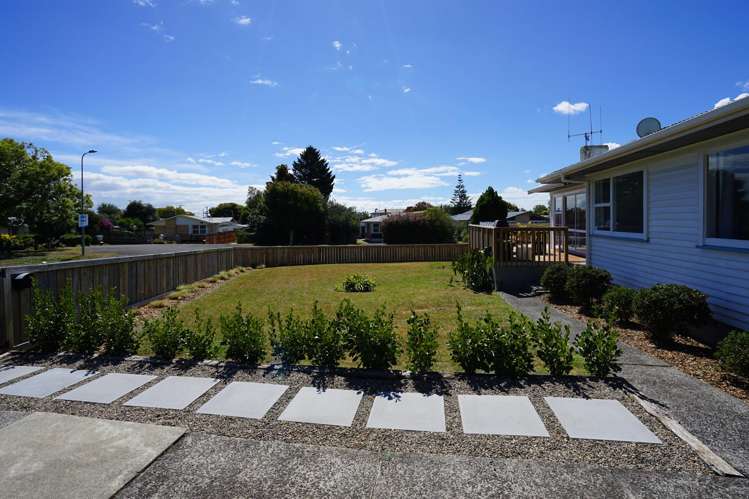 32 Resthill Crescent Glenview_18