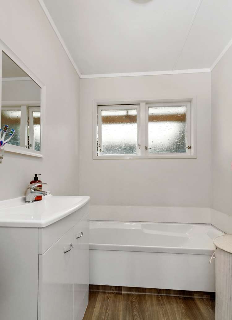 4 Adam Place Mangakakahi_10