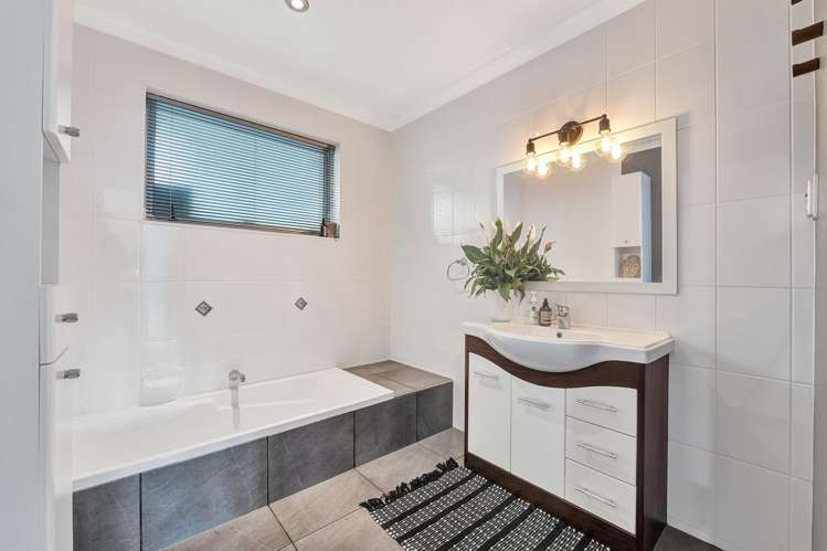 29 Whakapaki Street Urenui_12