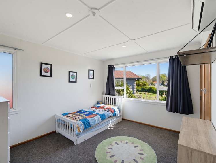 1222 Norfolk Crescent Mayfair_12
