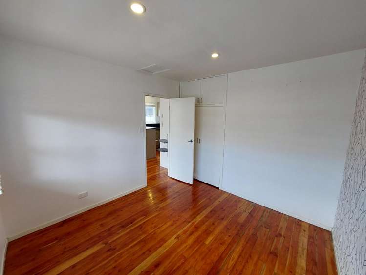 2/70 Hogans Road Glenfield_5