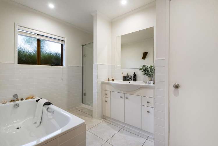 22 John Dee Crescent Red Beach_24