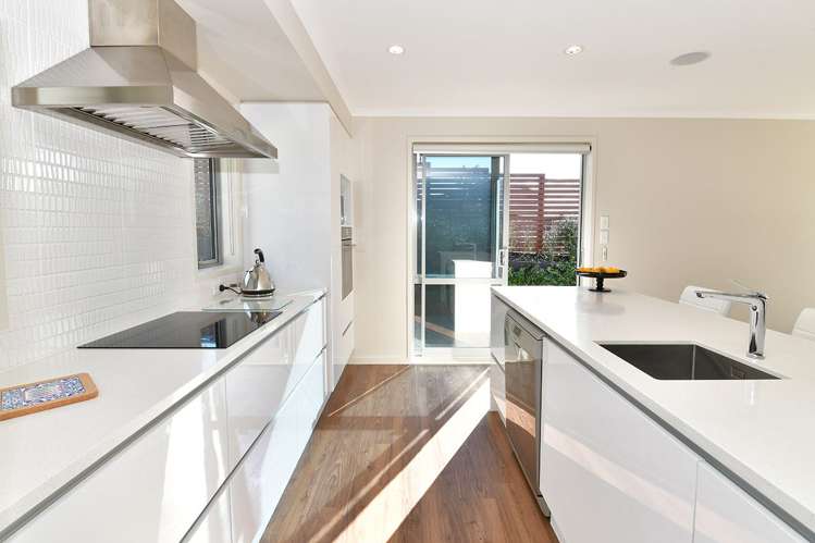 2 Eastview Crescent Stanmore Bay_8