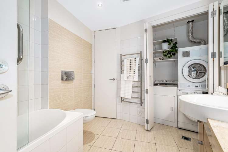 5J/42 Molesworth Street Thorndon_11