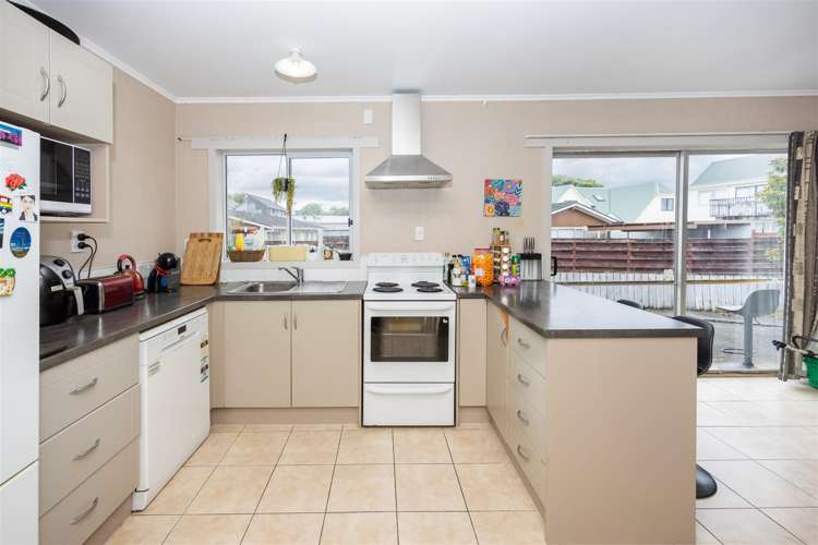 8 Snead Place Hamilton East_2