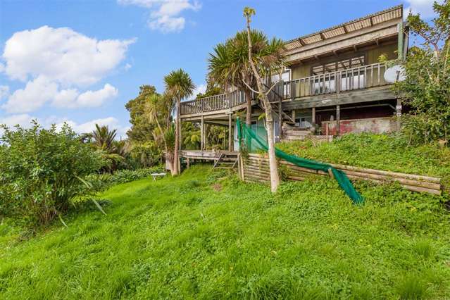 471 Scenic Drive Waiatarua_3