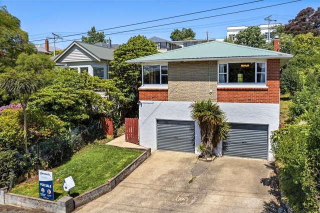 Sunny Mornington Brick Gem with Spacious Garage