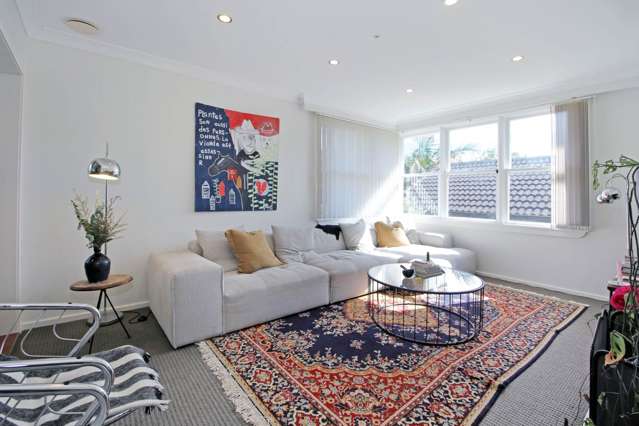 32 Holland Avenue Pt England_1