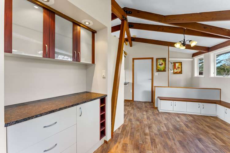 27 Colmar Road Mellons Bay_14