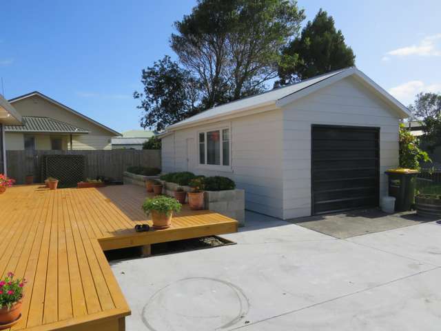 15b Crispe Road Clarks Beach_1