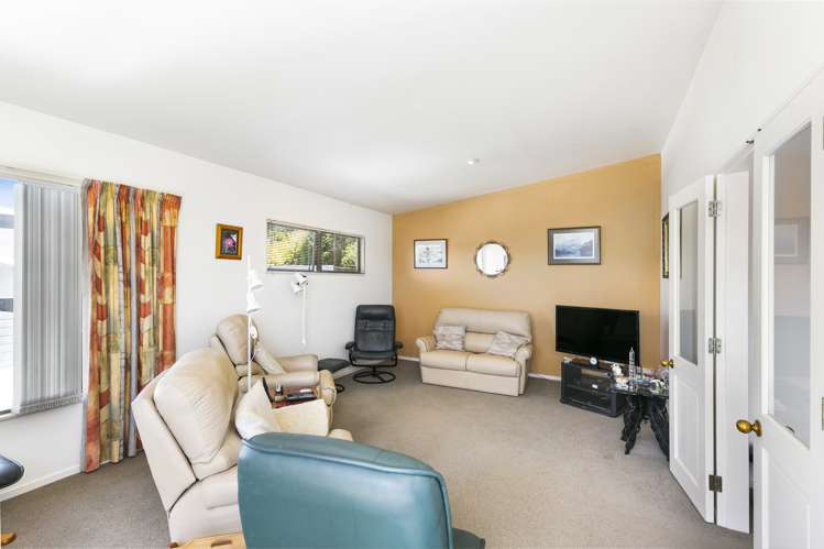 1 Atamira Close Churton Park_9