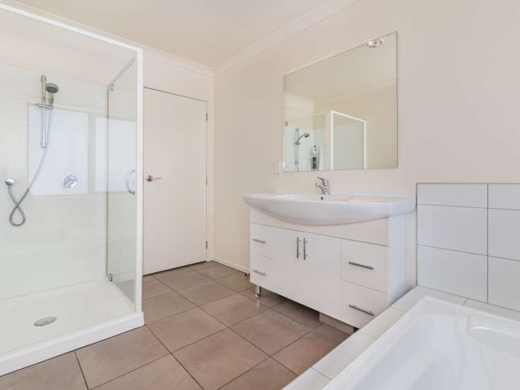 112 Kirton Drive Riverstone Terraces_13
