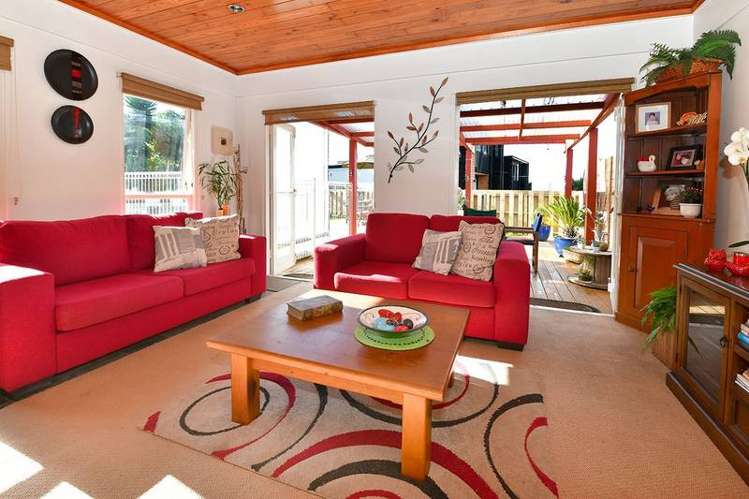 8 Martin Crescent Northcote_14