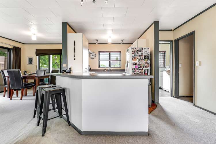 14 Oregon Crescent Glenview_14