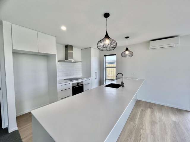 8 Muldowney Drive 11103_1