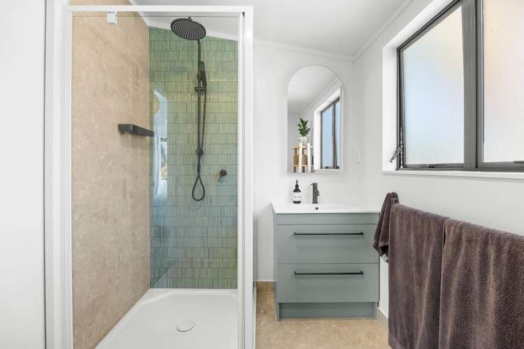 21 Carillon Place Massey_20