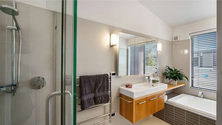 5 Teviotdale Way Richmond Hill_13