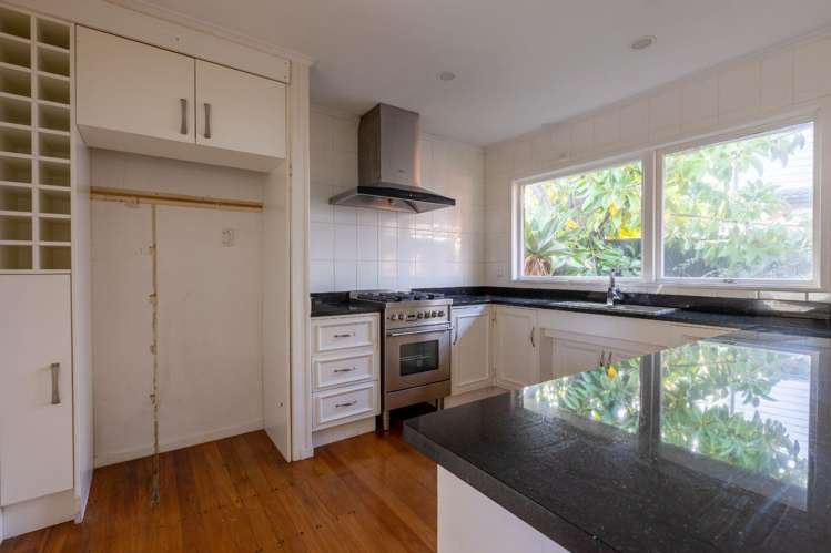 17 Hubert Henderson Place Remuera_9