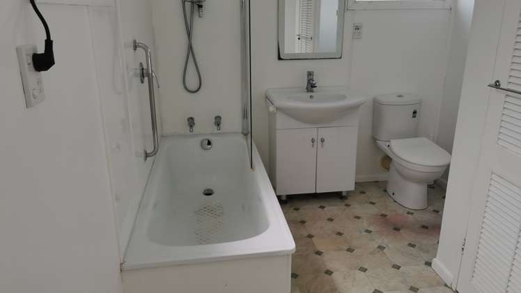 193 Centreway Road Orewa_5