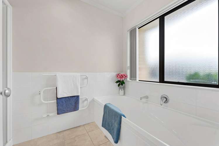 8 Bokeen Lane Flat Bush_15