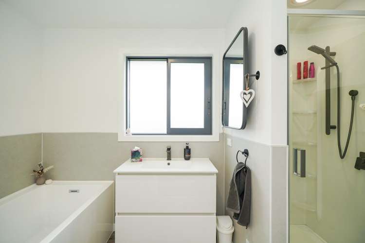 224 Mill Road South Seaward Bush_24