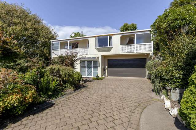 Large 4 Bedroom Living in Sunny Strandon